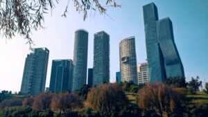 Edificios de departamentos junto al parque La Mexicana, Ciudad de México